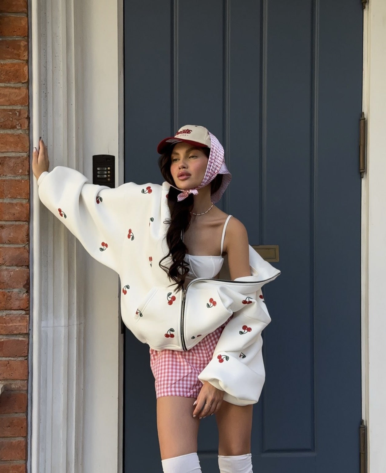 Tilde™ | Cherry Vibes Oversized Jack – Vit med Körsbärstryck