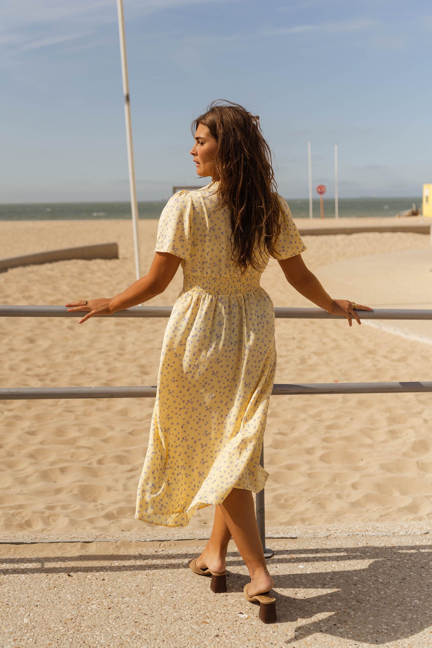 VICTORIA™ | Den Blommiga Sommarmidiklänningen