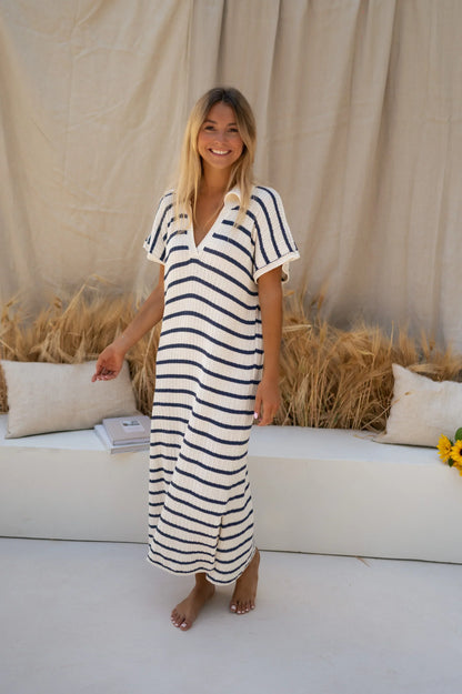 CECILIA™ | Den randiga stickade klänningen